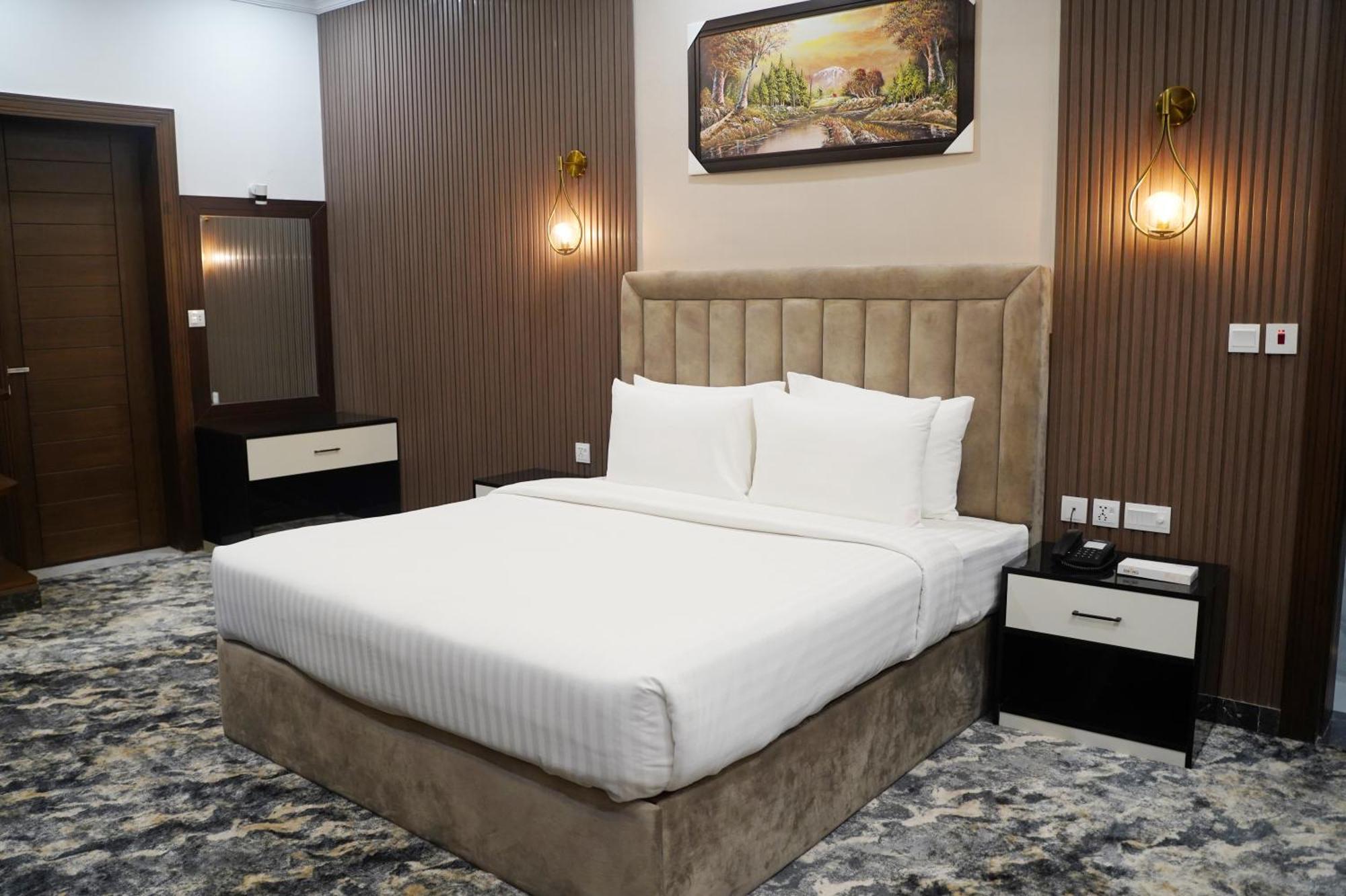 Swarg Hotel Sahiwal Dış mekan fotoğraf