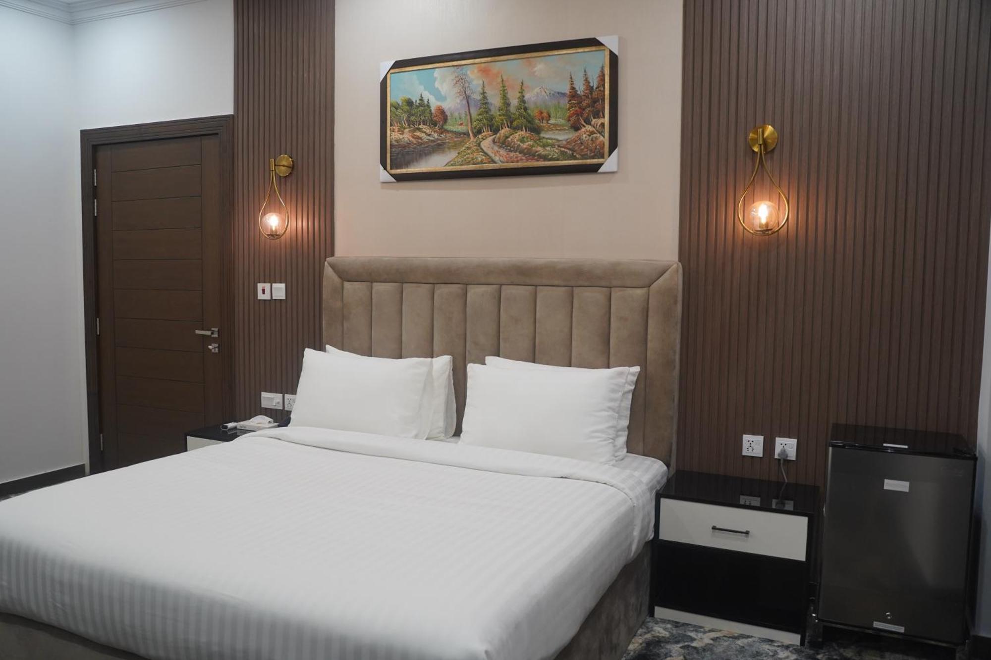Swarg Hotel Sahiwal Dış mekan fotoğraf
