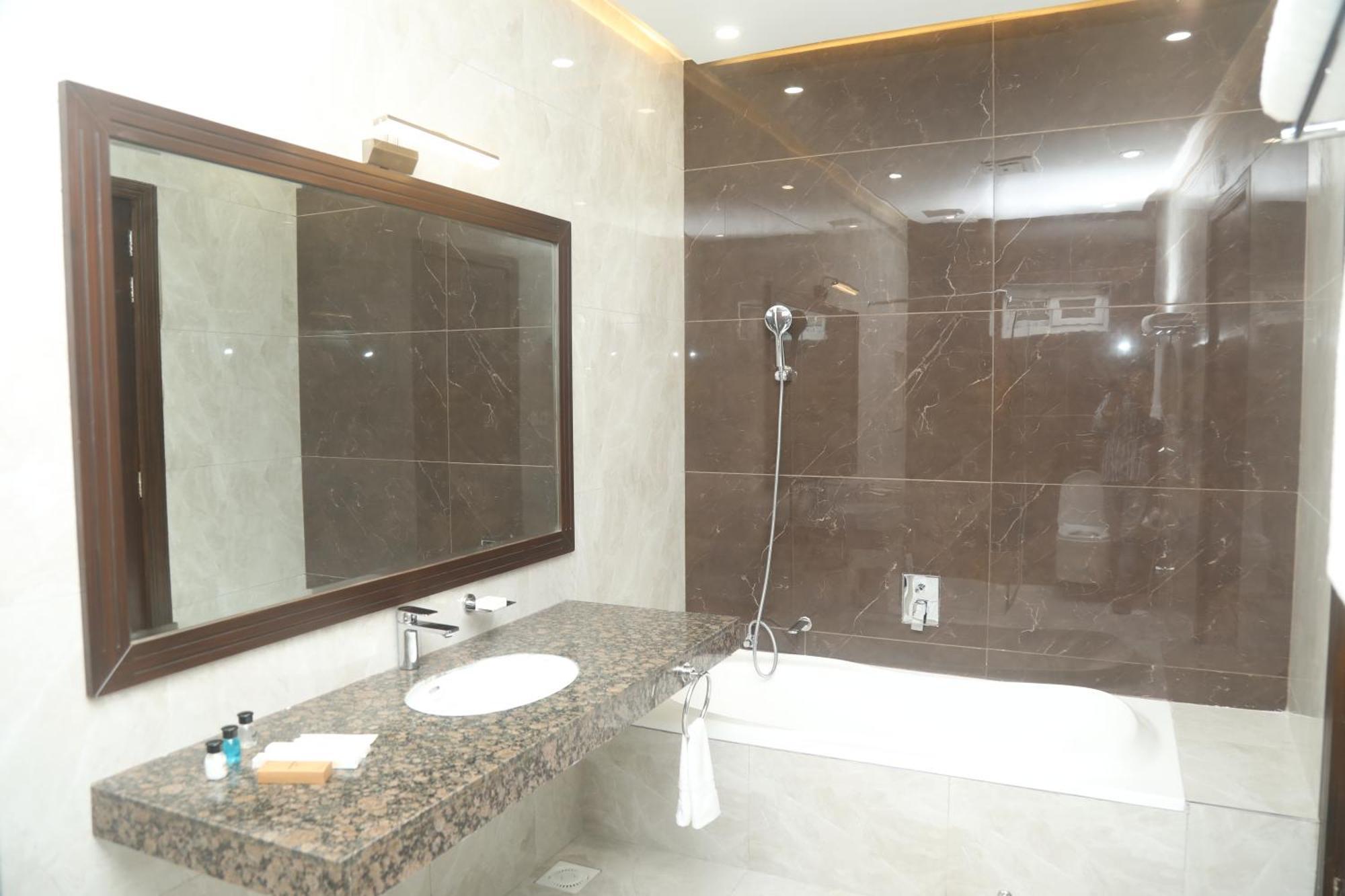 Swarg Hotel Sahiwal Dış mekan fotoğraf