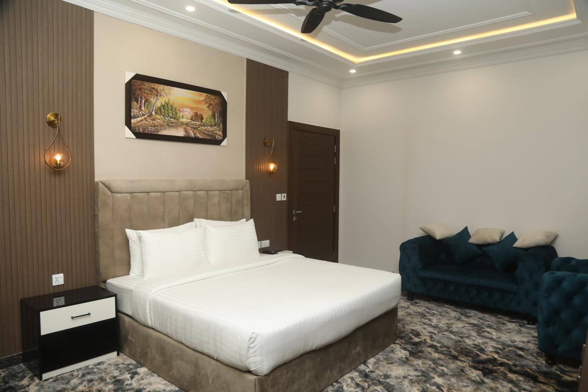 Swarg Hotel Sahiwal Dış mekan fotoğraf