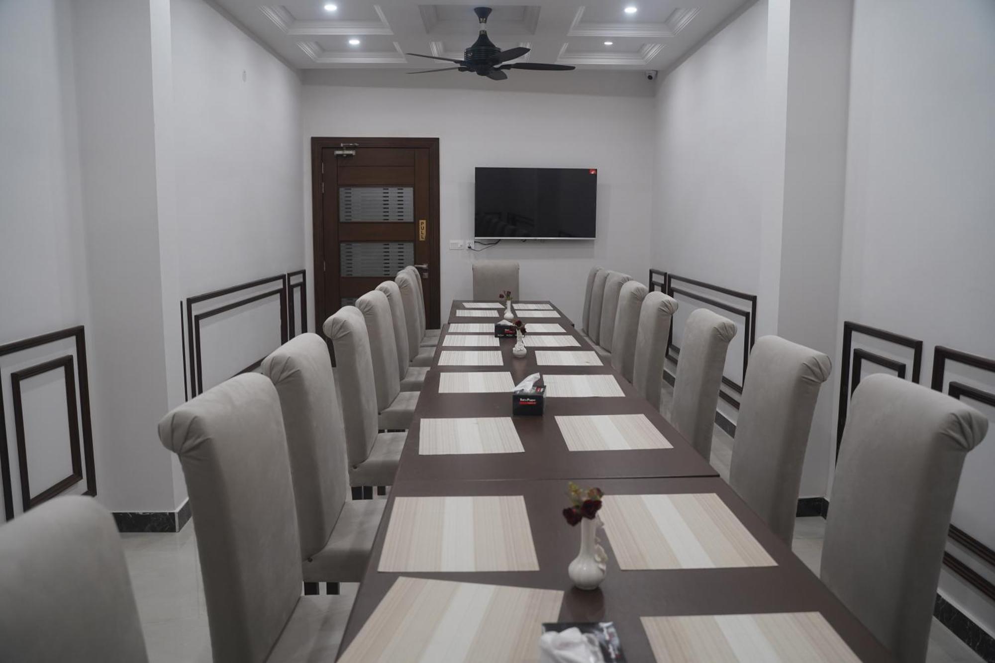 Swarg Hotel Sahiwal Dış mekan fotoğraf