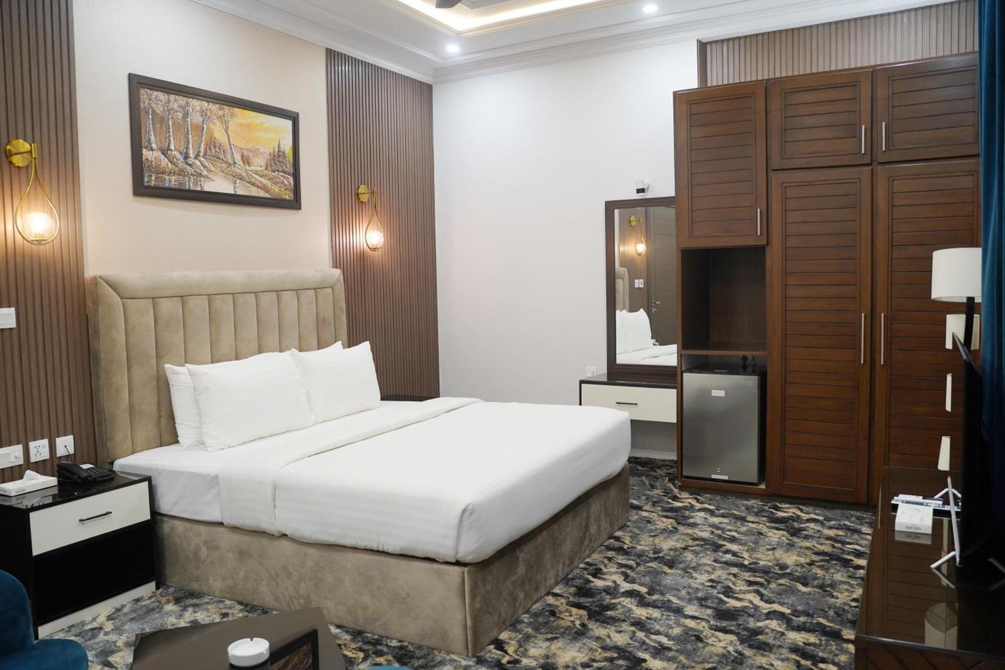 Swarg Hotel Sahiwal Dış mekan fotoğraf