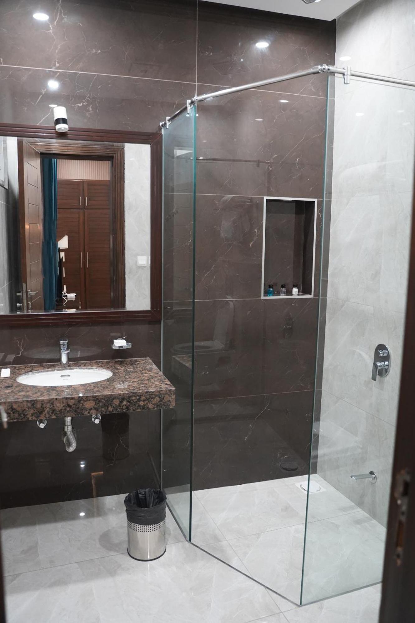 Swarg Hotel Sahiwal Dış mekan fotoğraf